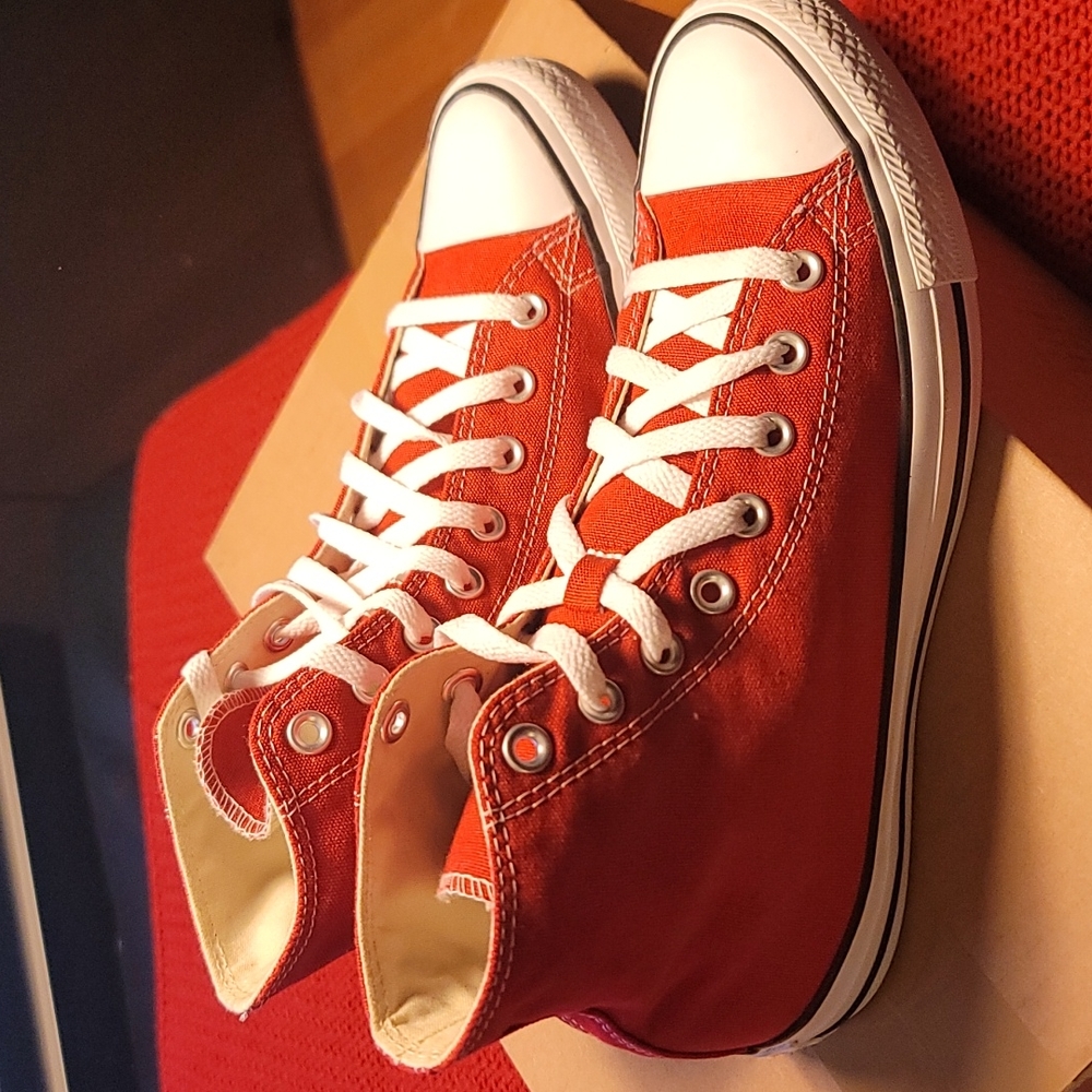 Chuck Taylor - Picture 2 of 4